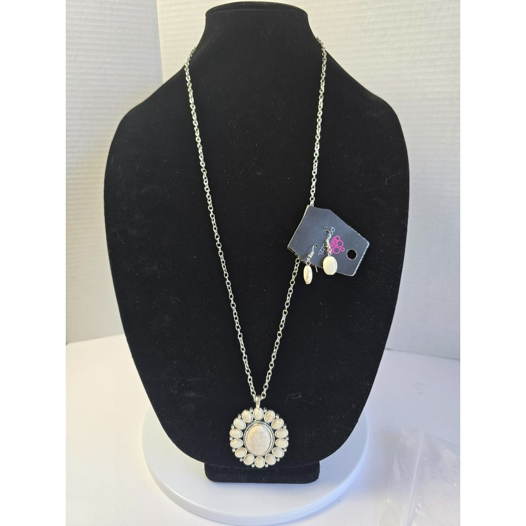 Nwt Papparazzi White Oval Shaped Stones Earrings Pendant Necklace Set Sylish Hip
